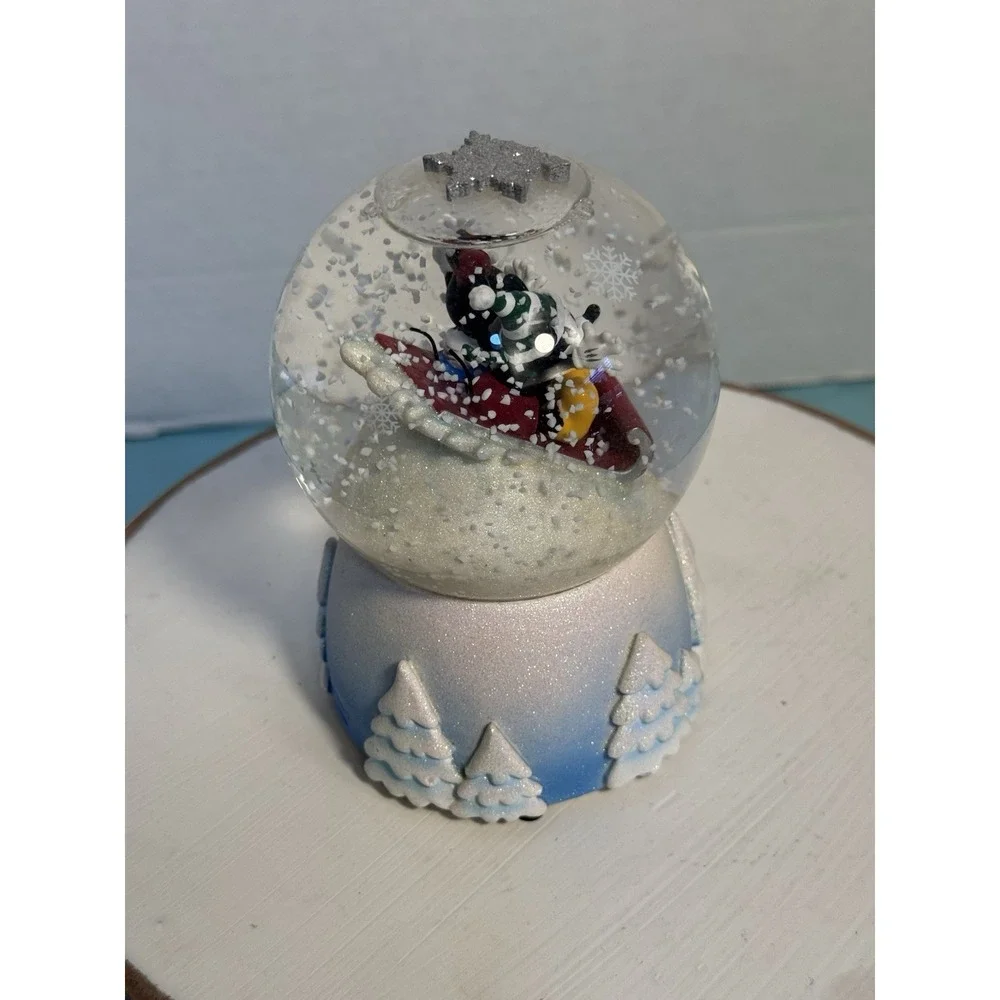 Sep13_7 Disney Mickey and Minnie Christmas Snowglobe‎ 2006 No Box